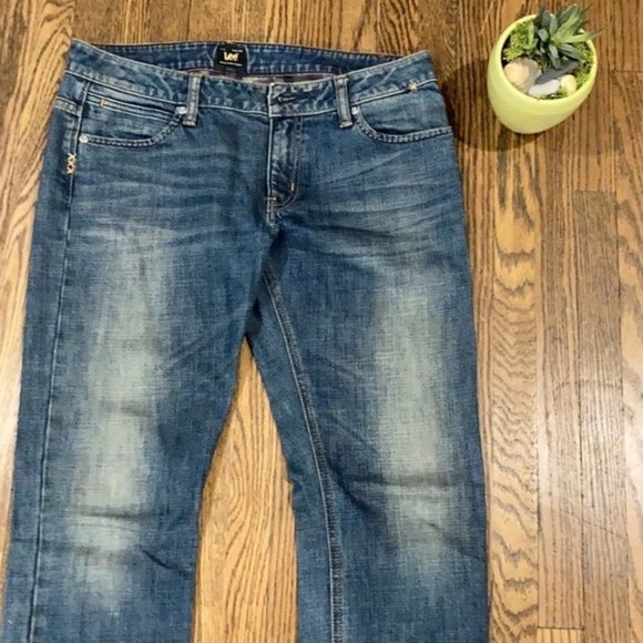 Lee Regular Fit Blue Jeans 28 Waist, 29.5 Inseam.  Excellent Condition! - Picture 4 of 5